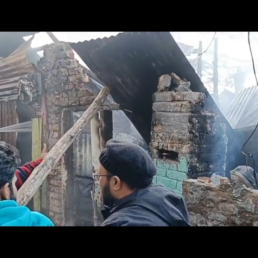 शिमला में भीषण आग, चार घर जले:  ईदगाह कॉलोनी में घटना, कोई हताहत नहीं, घरेलू सामान पूरी तरह राख – Shimla News