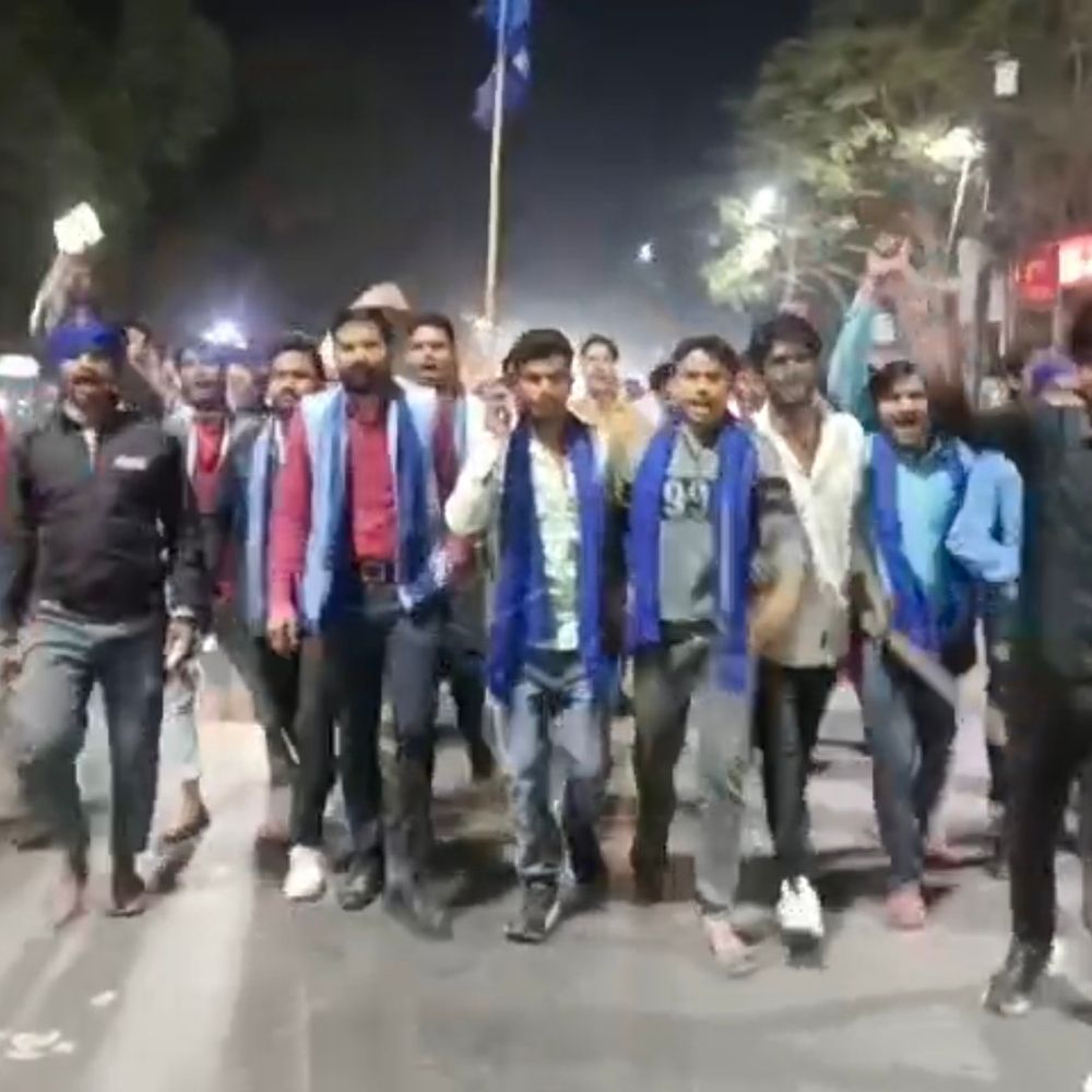 बाराबंकी में भीम आर्मी ने कोतवाली को घेरा:होली विवाद में FIR न दर्ज होने पर आक्रोश, पुलिस ने दिया जांच का आश्वासन