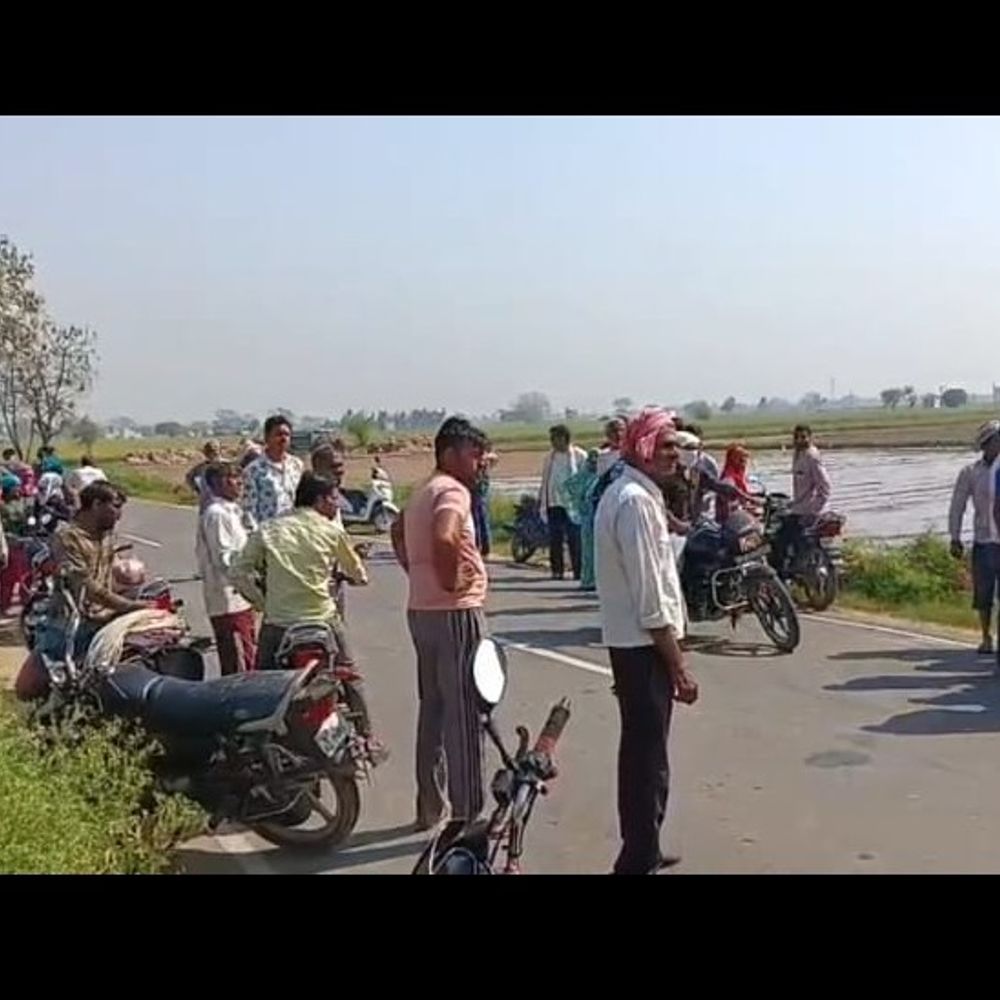 अलीगढ़ में बाइक सवार बदमाशों ने महिला को मारी गोली:टप्पल के जट्टारी-पिसावा मार्ग पर पति के साथ जा रही थी ससुराल, हालत नाजुक