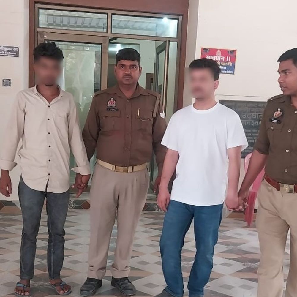 24 घंटे में चोरी के दो आरोपी गिरफ्तार:भदोही में ज्वेलरी और 39 हजार नकद बरामद, होली पर बंद घर को बनाया था निशाना