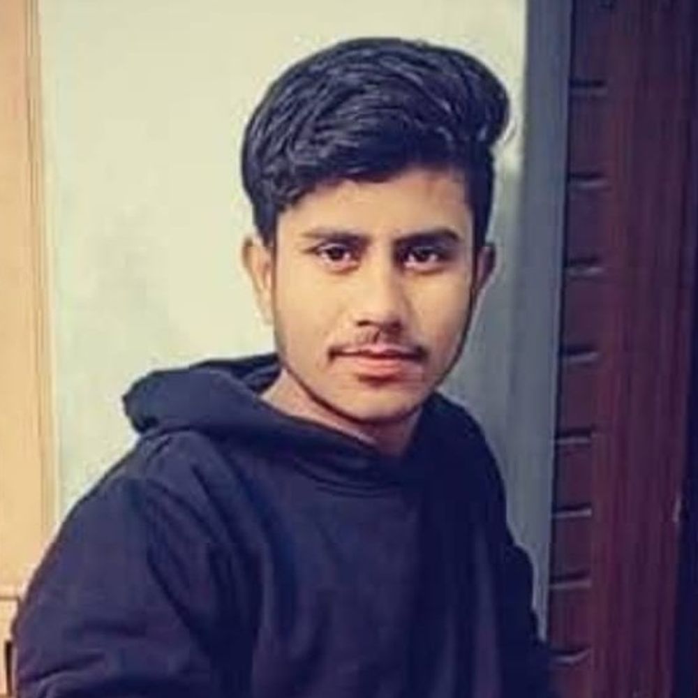 संभल में सड़क हादसा, नशे में धुत युवक की मौत:बाइक पोल से टकराई, 15 दिन पहले जन्मी बेटी ने पिता खोया