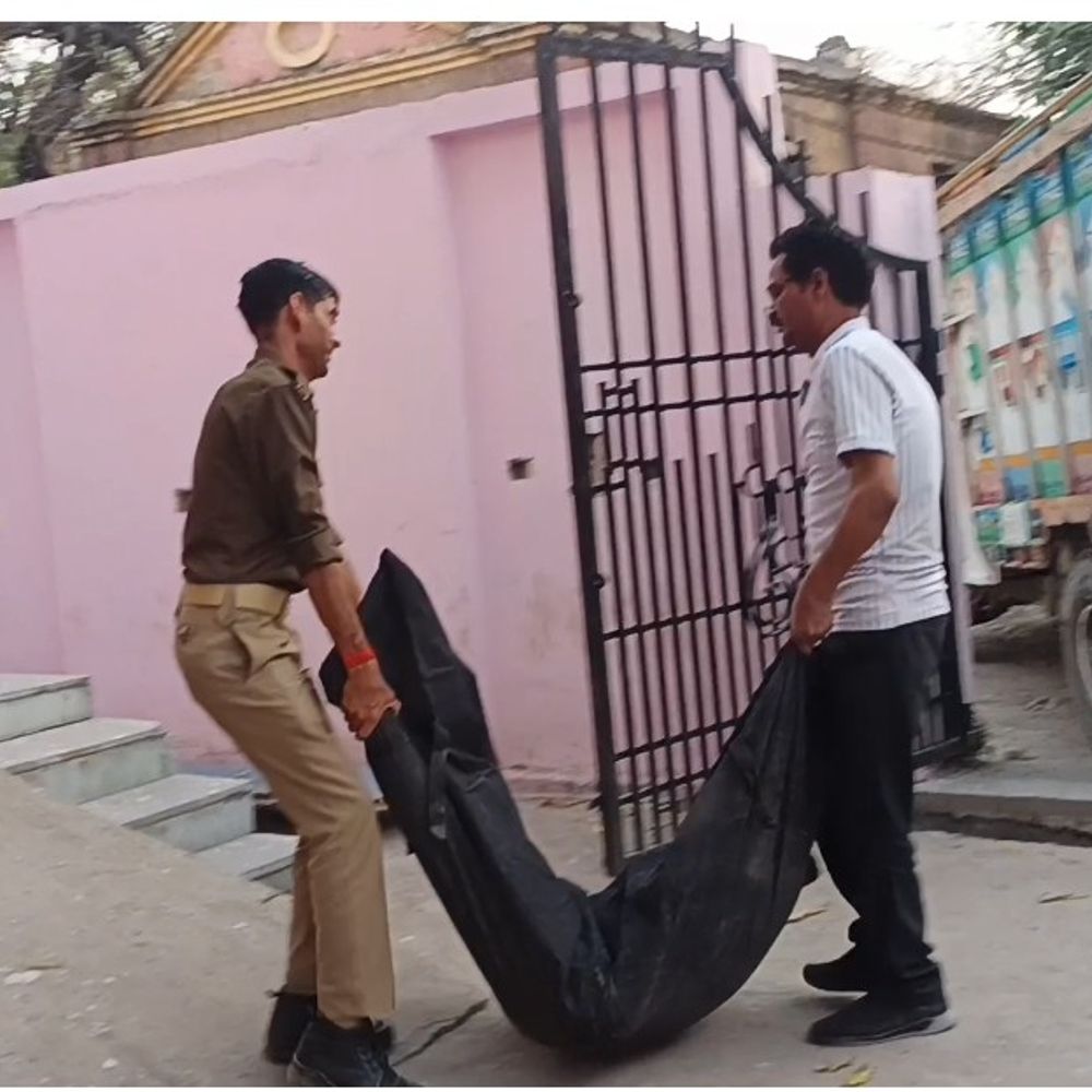 एटा में युवक ने फांसी लगाकर की आत्महत्या:घर में कहासुनी के बाद नाराज युवक ने उठाया कदम, पुलिस जांच में जुटी