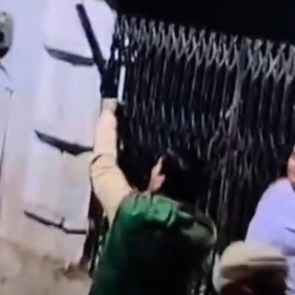 हमीरपुर में लाइसेंसी बंदूक से हर्ष फायरिंग,VIDEO:छठी कार्यक्रम में दोनाली बंदूक से फायर किया, पुलिस बोली- आरोपी की तलाश कर रहे