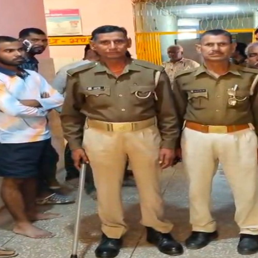 शाहजहांपुर में दो पक्षों के बीच पत्थरबाजी, मारपीट:रंग पड़ने से शुरू हुआ विवाद, दोनो ने कार्रवाई की मांग की