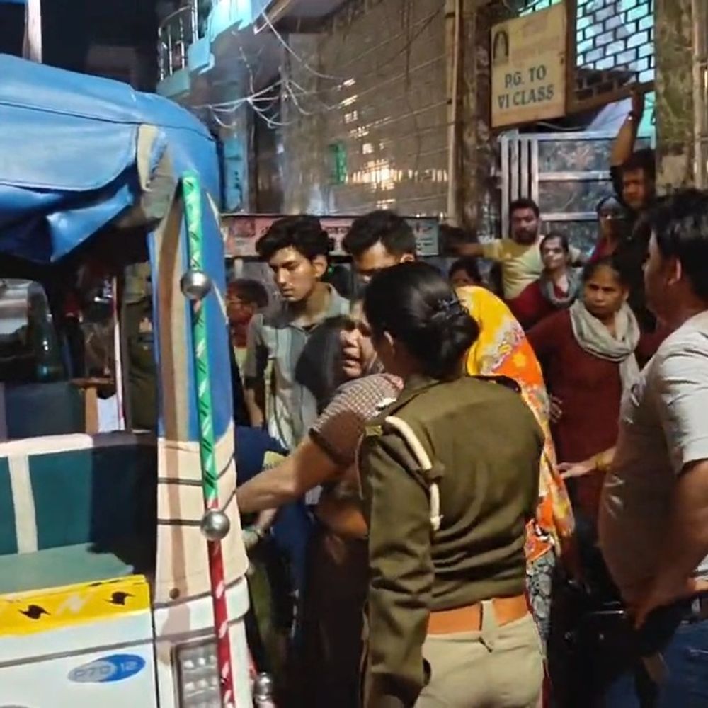 मथुरा में युवती ने लगाई फांसी:फाइनेंस कंपनी में काम करती थी, कमरे से नहीं मिला सुसाइड नोट