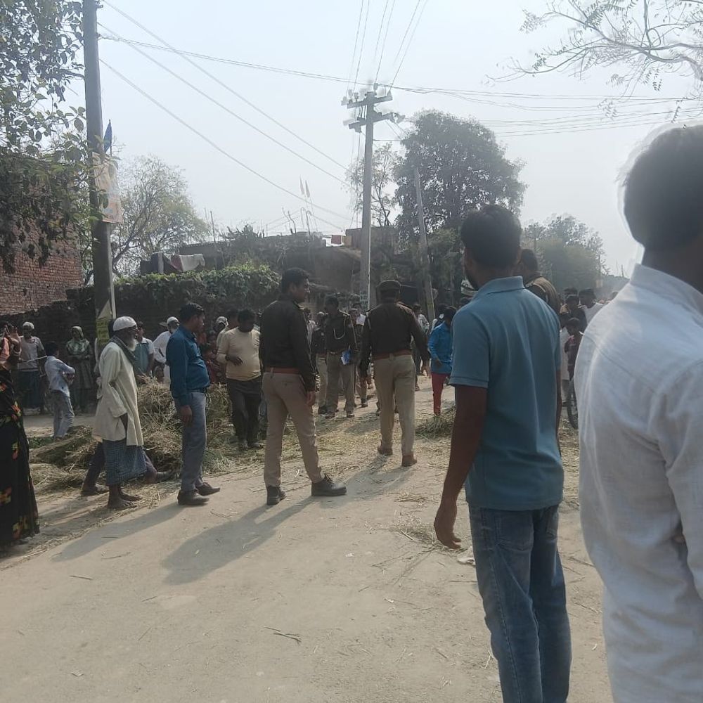 अमेठी में सड़क हादसे में युवक की मौत:परिजनों और ग्रामीणों ने लगाया जाम, कार्रवाई और मुआवजे की मांग