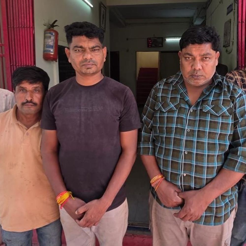 धमतरी में नागेश्वर मंदिर के पास जुआ खेलते 5 गिरफ्तार:  आरोपियों से 1.68 लाख रुपए से अधिक का सामान जब्त – Dhamtari News