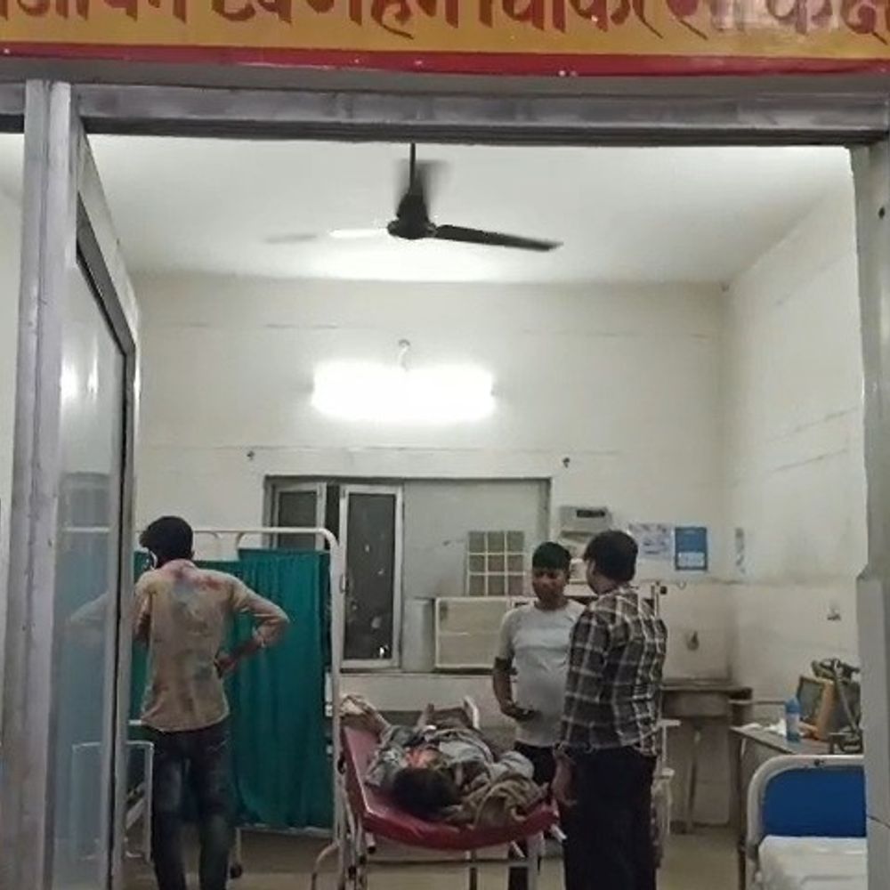 अज्ञात वाहन की टक्कर से सब्जी विक्रेता की मौत:इटावा की फ्रेंड्स कॉलोनी में बाजार से सामान लेने निकले थे