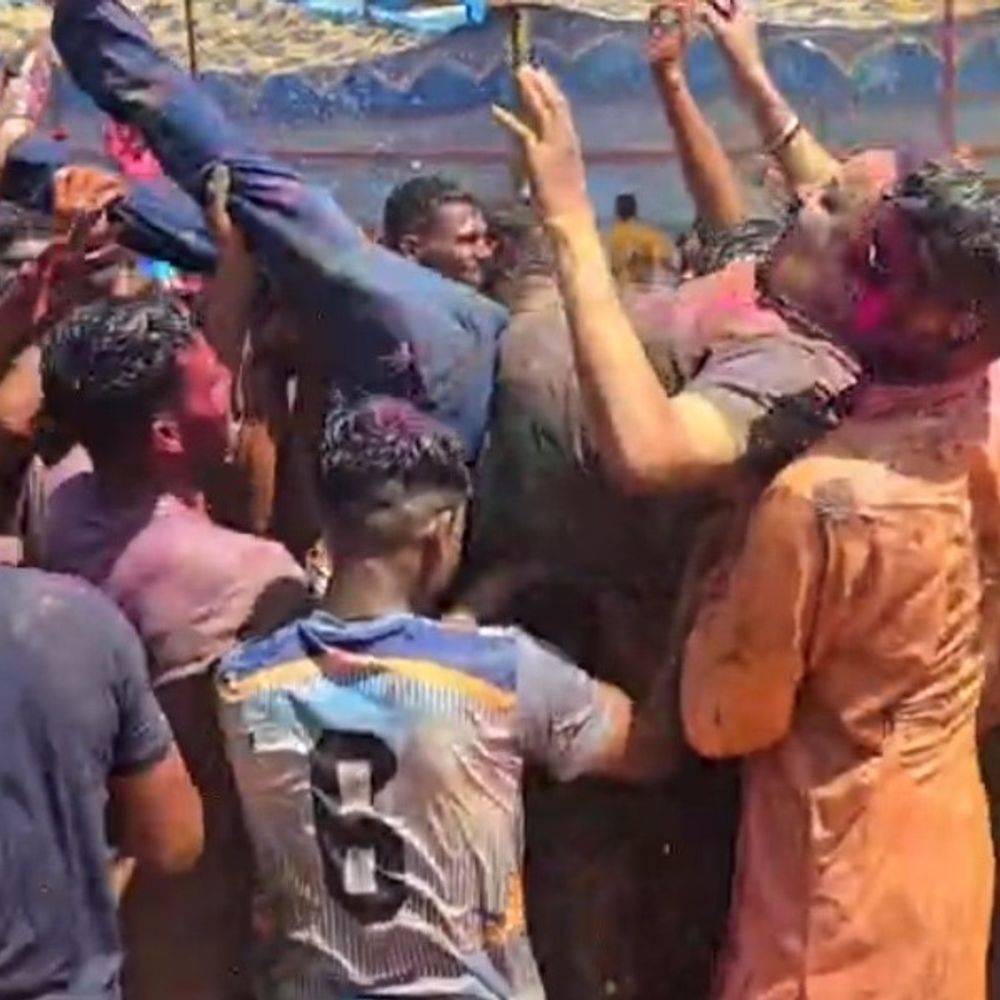 कोंडागांव पुलिस परिवार की होली में एसपी को उछाला:  48 घंटे की ड्यूटी के बाद जवानों ने परिवार संग उमंग के साथ मनाया उत्सव – Kondagaon News