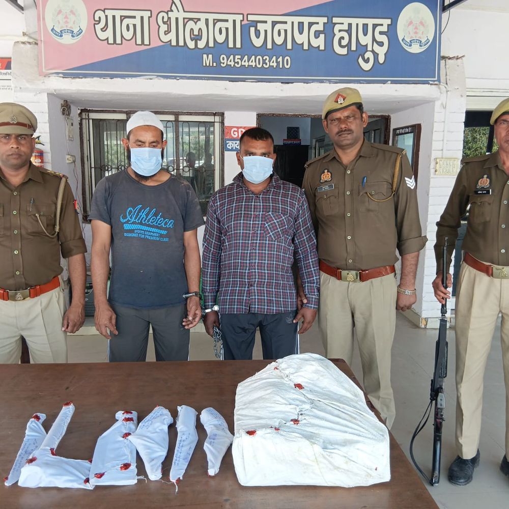 हापुड़ के धौलाना में गौकशी की कोशिश नाकाम:अवैध तमंचे और उपकरणों संग दो गिरफ्तार, चार फरार