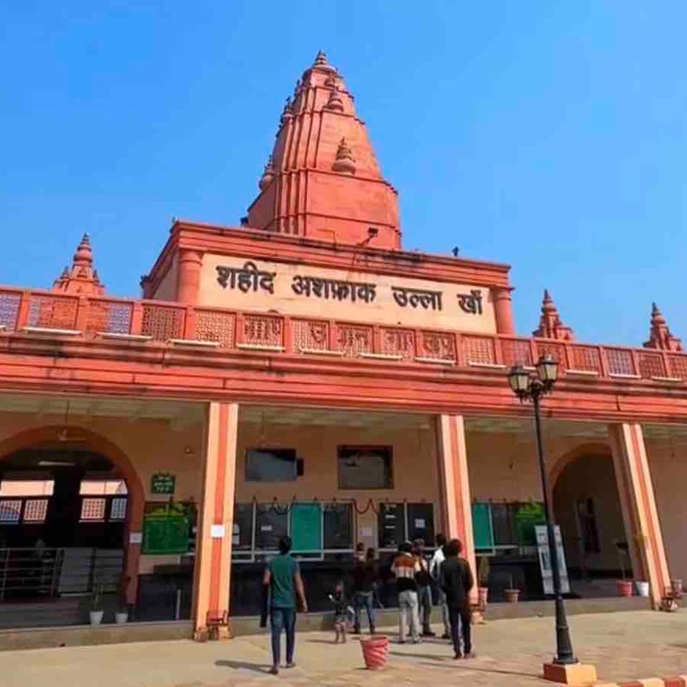 गोरखपुर चिड़ियाघर में बदली वन्यजीवों की खुराक:गर्मी के हिसाब से नया डाइट चार्ट लागू, मांसाहारी जीवों की खुराक 20% तक हुई कम