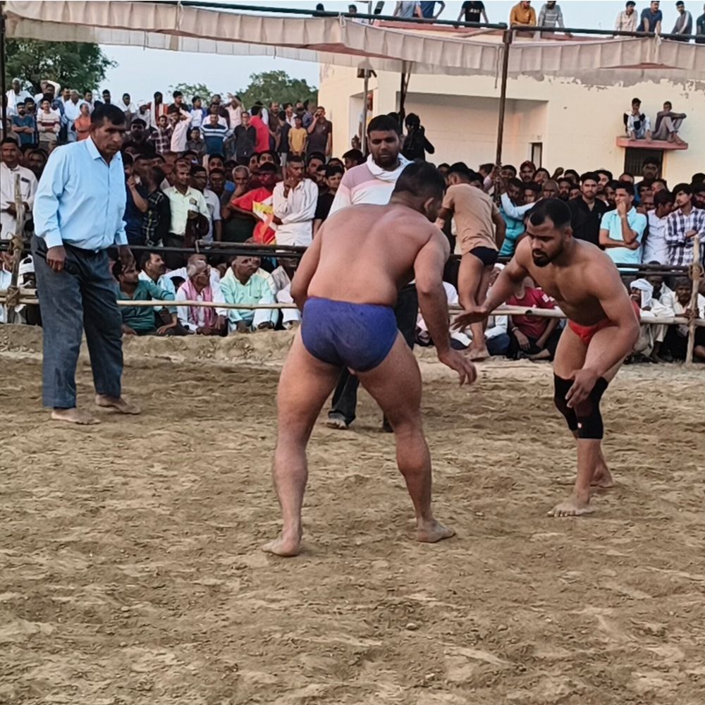 अकोला दंगल- चित्रा पहलवान ने जीता 71 हजार का इनाम:मिनी स्टेडियम में हरियाणा के चीता को दी मात