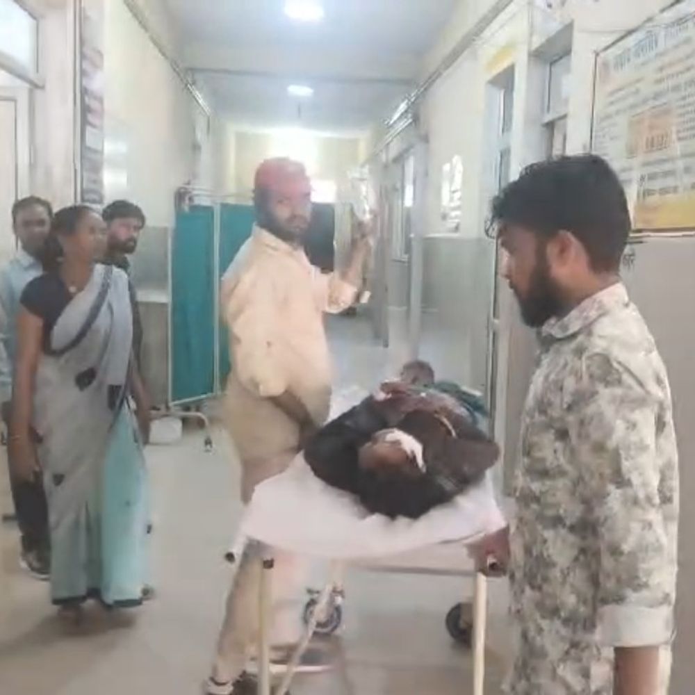 महिला को गोली मारकर युवक फरार:फतेहपुर में घरेलू विवाद में टोकने पर की फायरिंग, गंभीर हालत में भर्ती