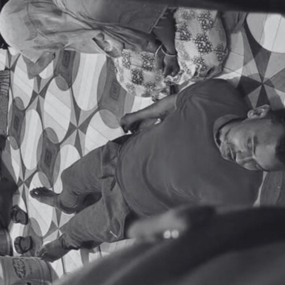 वाराणसी में चाट दुकानदार ने फांसी लगाकर दी जान:किचन में पत्नी ने देखा शव, दो बच्चों के सिर से उठा बाप का साया