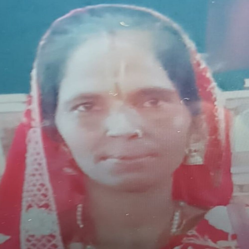 शाहजहांपुर में विवाहिता का शव फंदे पर लटका मिला:शाहजहांपुर में मायके पक्ष ने हत्या का आरोप लगाया, पुलिस जांच में जुटी