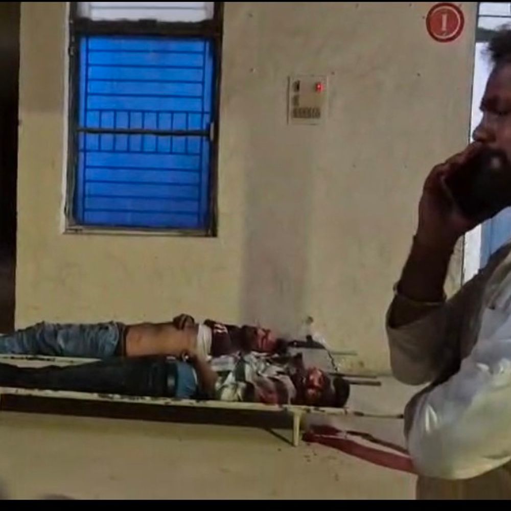 बलिया में दो बाइकों की आमने-सामने टक्कर:गाजीपुर के युवक समेत दो की जान गई, दो गंभीर रूप से घायल