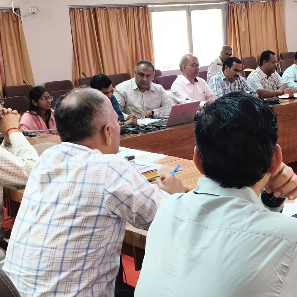 सोनभद्र में जनगणना 2027 की तैयारी बैठक:अधिकारियों को पहले चरण का प्रशिक्षण दिया गया