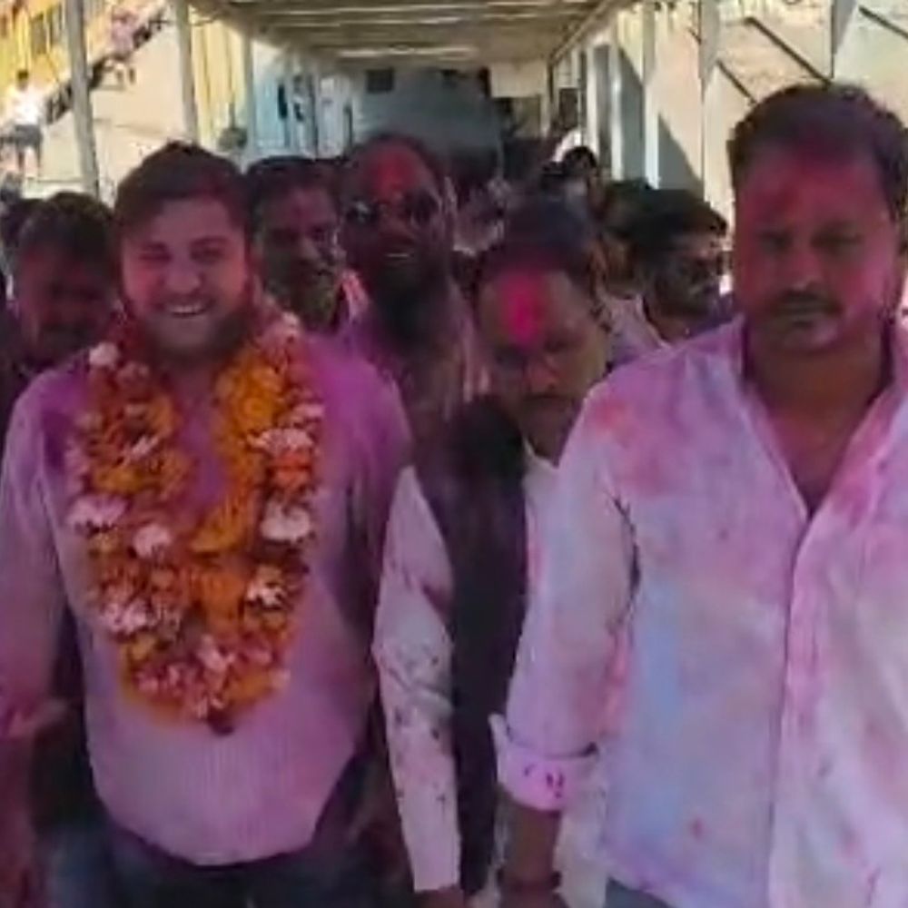 दिल्ली AI समिट मामले में ऋतिक शुक्ला को क्लीनचिट मिली:ललितपुर लौटे, बोले- अमेरिका-भारत ट्रेड डील देश विरोधी है