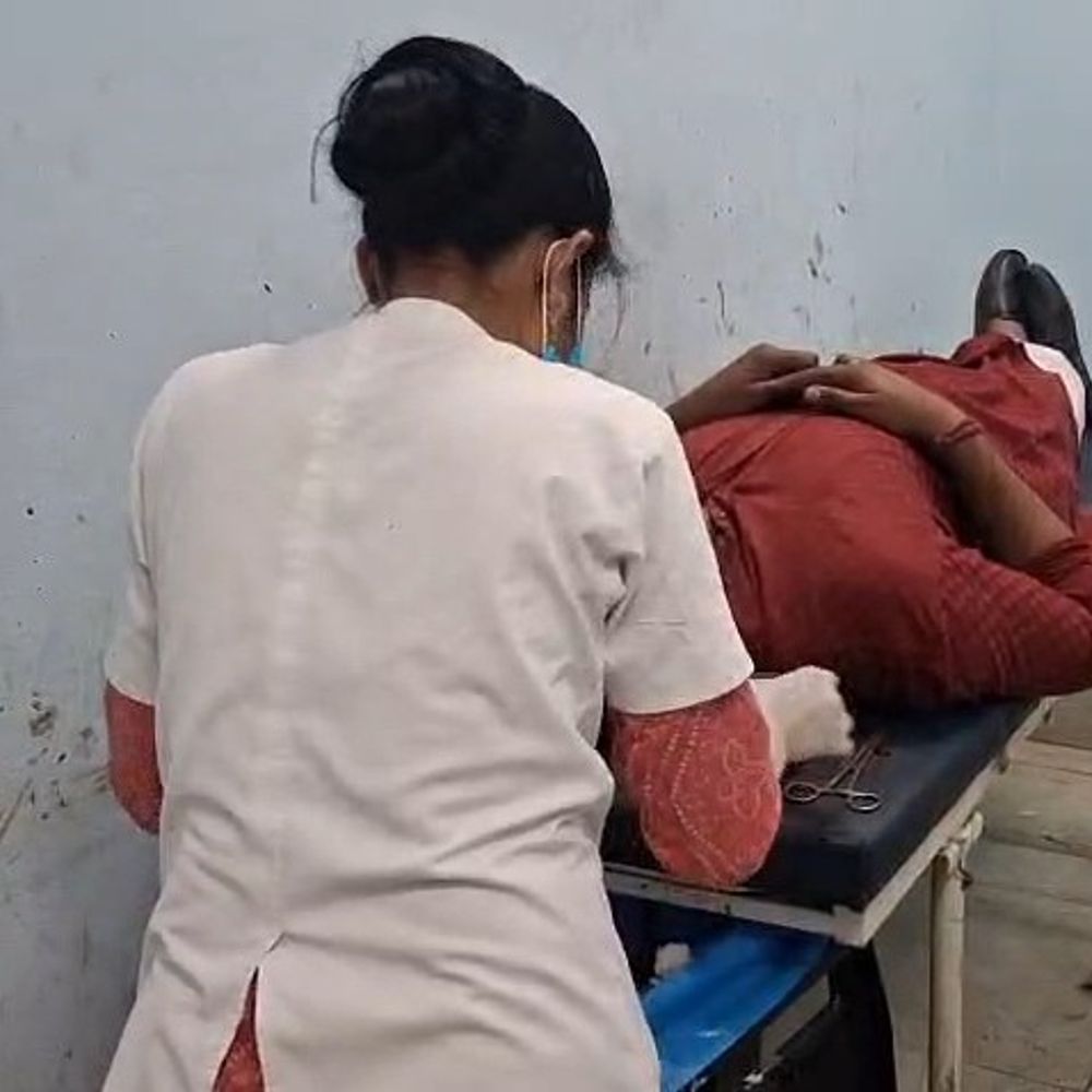 गोपालगंज में बीच-बचाव करने गए युवक को लगी चाकू:शराब के नशे में गाली-गलौज करने को लेकर विवाद, घायल का इलाज जारी