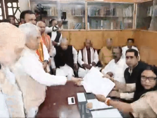 राज्यसभा चुनाव, नितिन-नीतीश के नामांकन में शाह पहुंचे:बिहार से भाजपा के 2-JDU का एक नॉमिनेशन; बंगाल में TMC के 4 उम्मीदवार ने पर्चा भरा