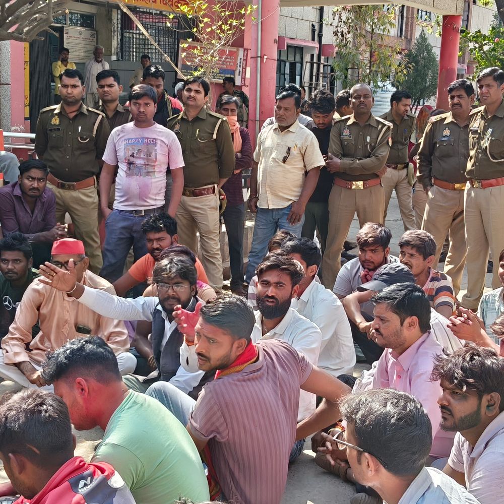 चित्रकूट में वाहन की टक्कर से बाइक सवार की मौत:दूसरा घायल; परिजनों ने किया प्रदर्शन