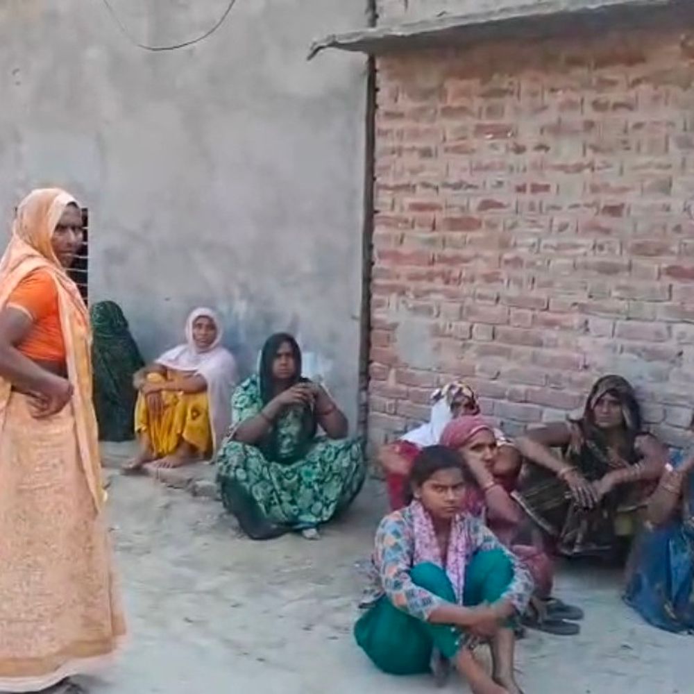 रायबरेली में युवक का शव फंदे से लटका मिला:पत्नी प्रेमी संग भागी, फोन पर जान से मारने की धमकी मिली