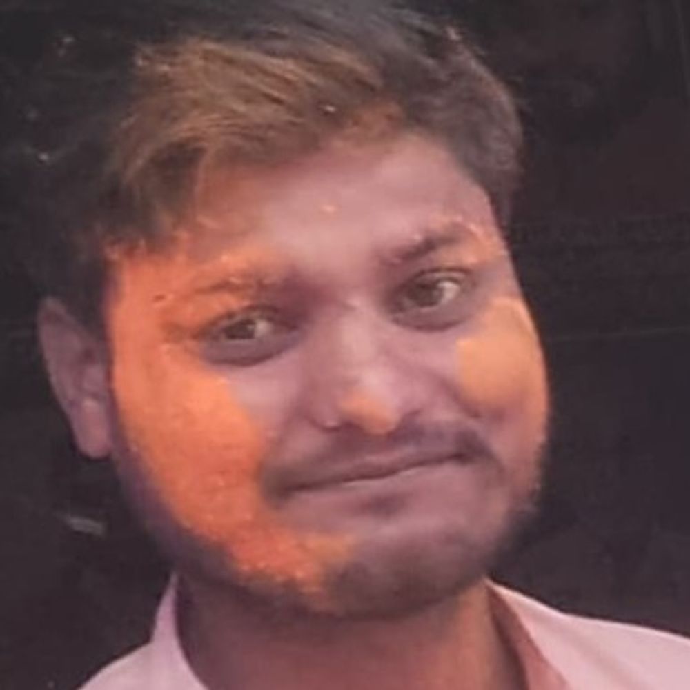 पेड़ पर फंदे से लटका मिला युवक का शव:बरेली के सिजौलिया में हुआ हादसा, इलेक्ट्रीशियन का काम करता था