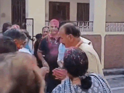 चंडीगढ़ होली पर लोगों के बीच पहुंचे प्रशासक:  पहली बार त्योहार पर जनता संग मनाई खुशियां,जनता दरबार से बदली व्यवस्था – Chandigarh News