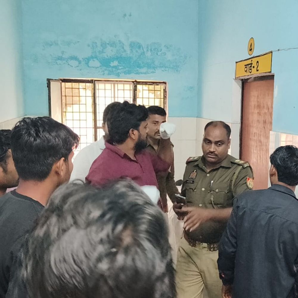 बस्ती में दो बाइकों की आमने-सामने टक्कर:युवक की मौत, तीन गंभीर रूप से घायल