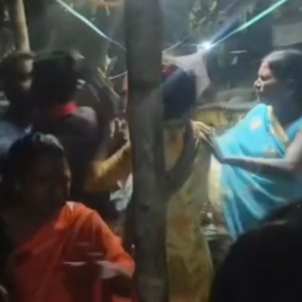 अंबेडकरनगर में दो पक्षों में मारपीट:जमकर चले लात घूंसे, महिला समेत तीन लोग घायल