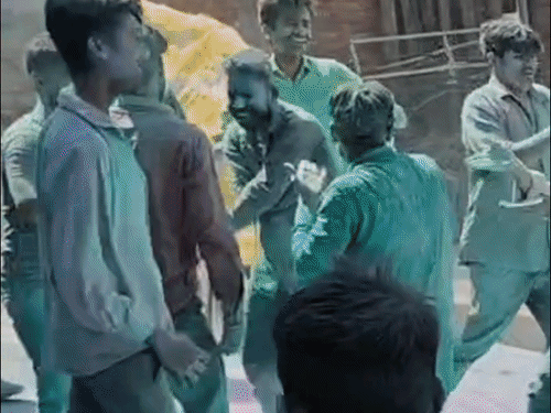 महोबा में दूसरे दिन खेली गई रंगों की होली:राजा गंगाधर राव के सम्मान में एक दिन बाद मानने की परंपरा