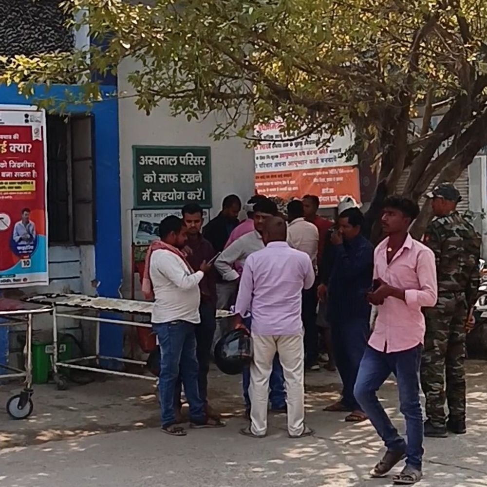 समस्तीपुर में बाइक गड्ढे में गिरी:हादसे में एक युवक की मौत, दोस्त के घर से होली खेलकर लौटते समय हादसा