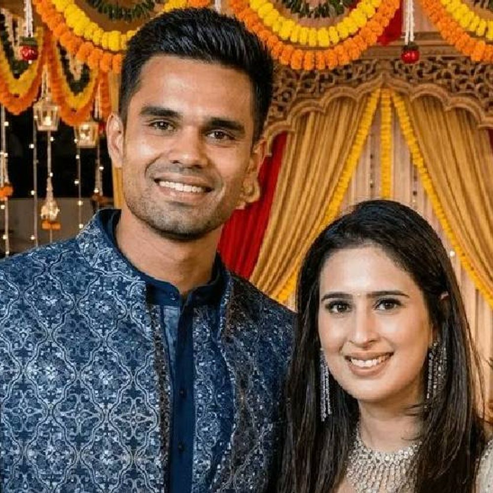 सचिन तेंदुलकर के बेटे की शादी:धोनी पत्नी साक्षी के साथ पहुंचे, सुरेश रैना, हरभजन,राहुल द्रविड़ भी समारोह में मौजूद