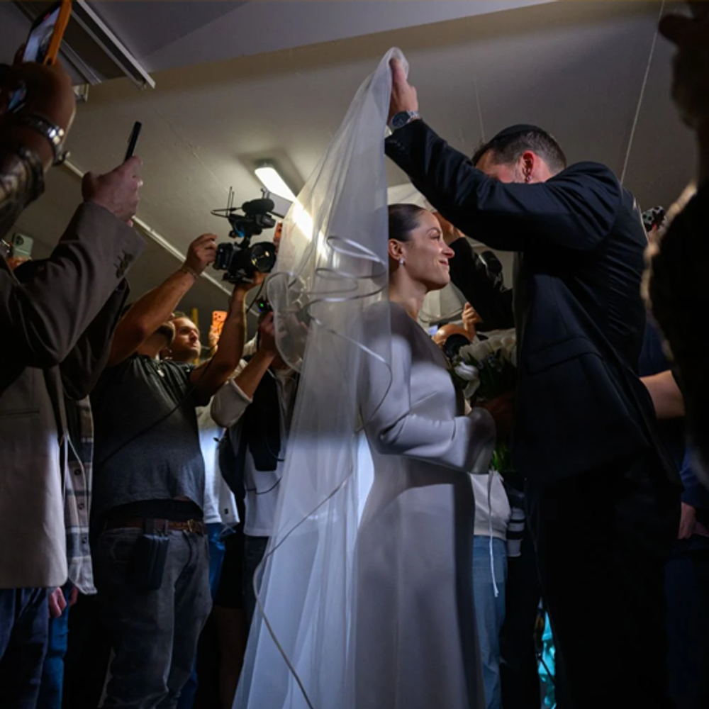 इजराइल-ईरान जंग के बीच बंकर में शादी:अमेरिका ने पहली बार सबसे एडवांस मिसाइल दागी, 21 PHOTOS-VIDEOS