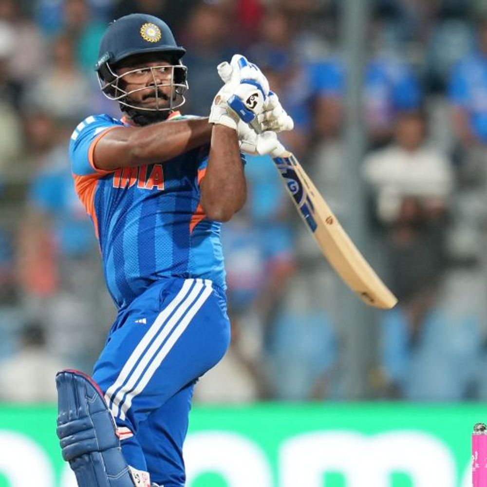 टी-20 वर्ल्डकप सेमीफाइनल- भारत ने पावरप्ले में 67 रन बनाए:संजू-ईशान की जोड़ी क्रीज पर, अभिषेक आउट; इंग्लैंड ने 4 गेंदबाज इस्तेमाल किए