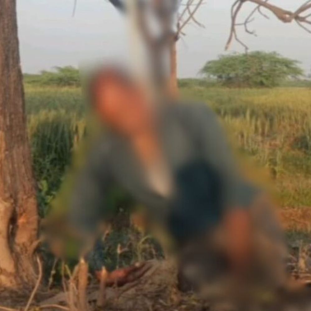 कानपुर में पेड़ से लटका मिला अधेड़ का शव:हत्या की आशंका जता रहे परिजन, पोस्टमार्टम के लिए भेजा