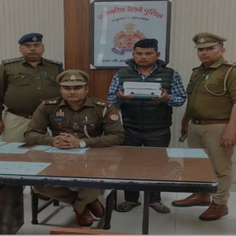 ट्रेन में जहरखुरानी गिरोह ने दो यात्रियों को बनाया शिकार:सहारनपुर में क्रीम बिस्किट में नशीला पदार्थ मिलाकर किया बेहोश, एक गिरफ्तार