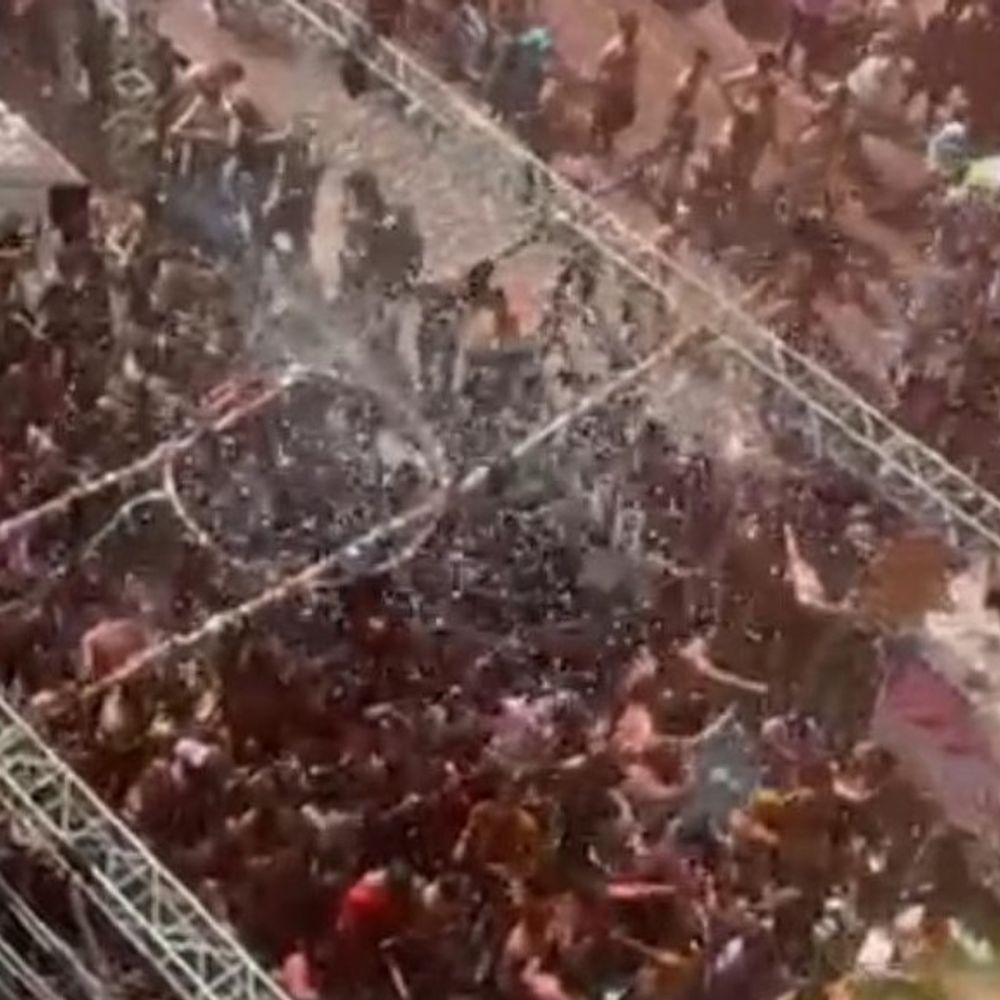 कपड़ा फाड़ के साथ डिजिटल होली ने उड़ाए होश:प्रयागराज की होली में नया रंग रूप, हजारों की भीड़ उमंग-उल्लास में डूबी