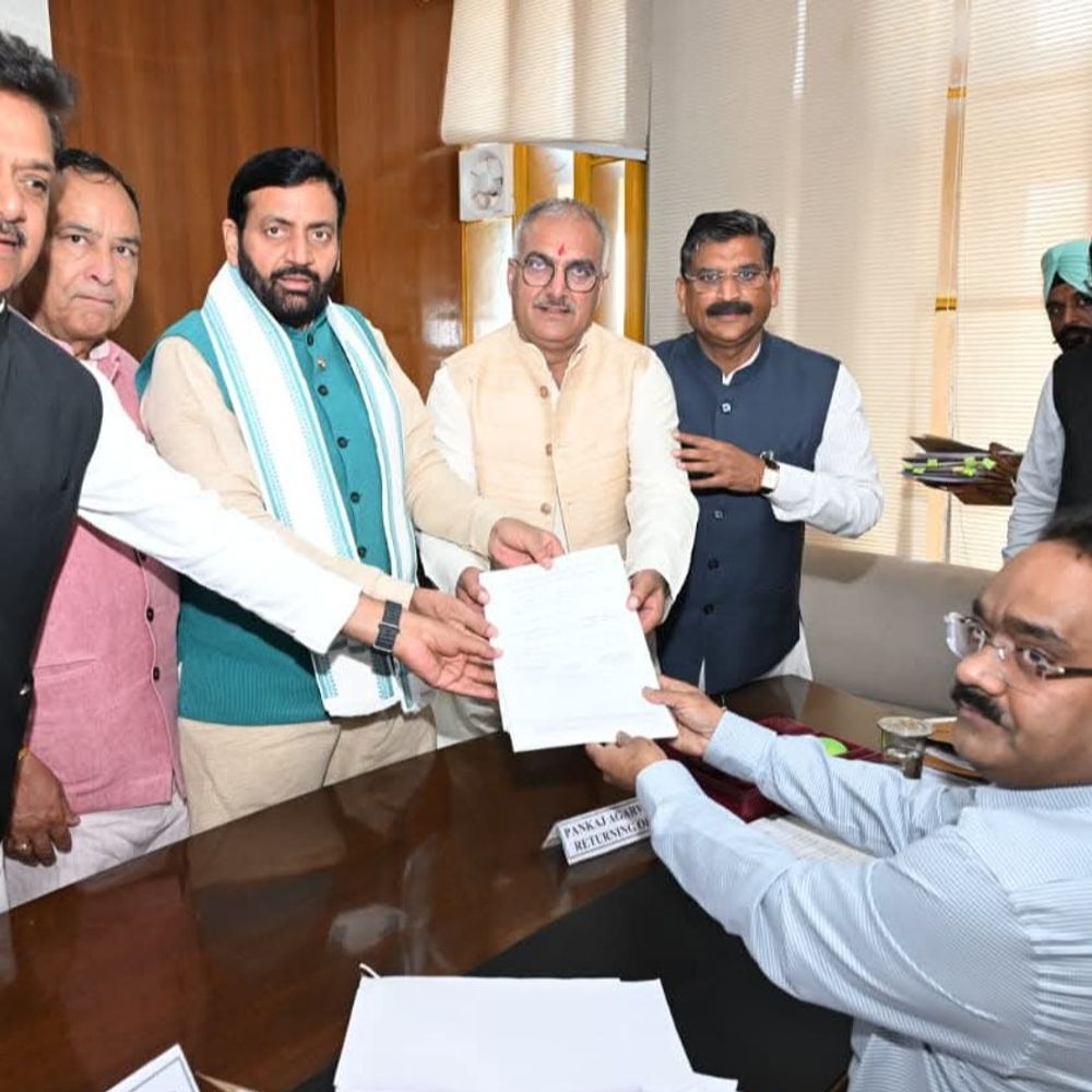 हरियाणा राज्यसभा चुनाव, BJP और कांग्रेस कैंडिडेट्स ने नामांकन भरे:CM सैनी संजय भाटिया के साथ रहे; कांग्रेस प्रत्याशी कर्मवीर बौद्ध के साथ 34 MLA पहुंचे