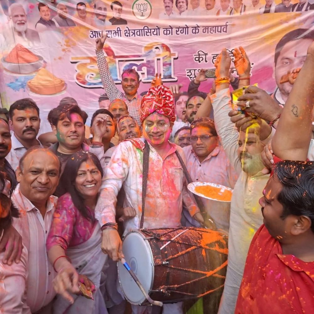 फोटो वीडियो में देखिए मेरठ की होली:युवाओं ने मंदिर में जाकर खेला रंग , गली- चौराहे पर डीजे बजाकर किया धमाल