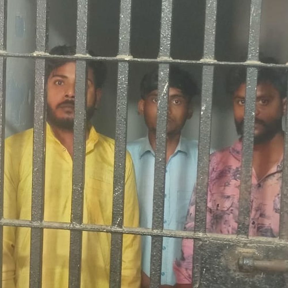 अयोध्या की तारुन पुलिस ने कुछ घंटों में खुलासा:डंपर-ट्रेलर से डीजल और हेडलाइट चोरी करने वाले 3 शातिर गिरफ्तार