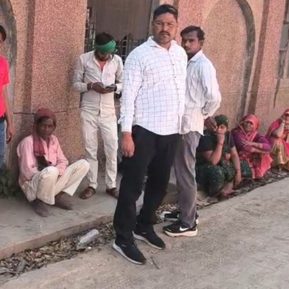 सड़क हादसे में भतीजे की मौत, चाचा घायल:पैसों के लेनदेन में गए थे बाजार, टक्कर मारकर फरार हुआ चालक