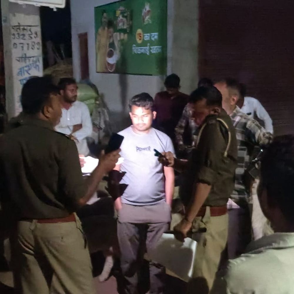 कौशांबी में फंदे से लटका मिला छात्रा का शव:घर में अकेली थी, फांसी लगाकर की आत्महत्या; पुलिस जांच में जुटी