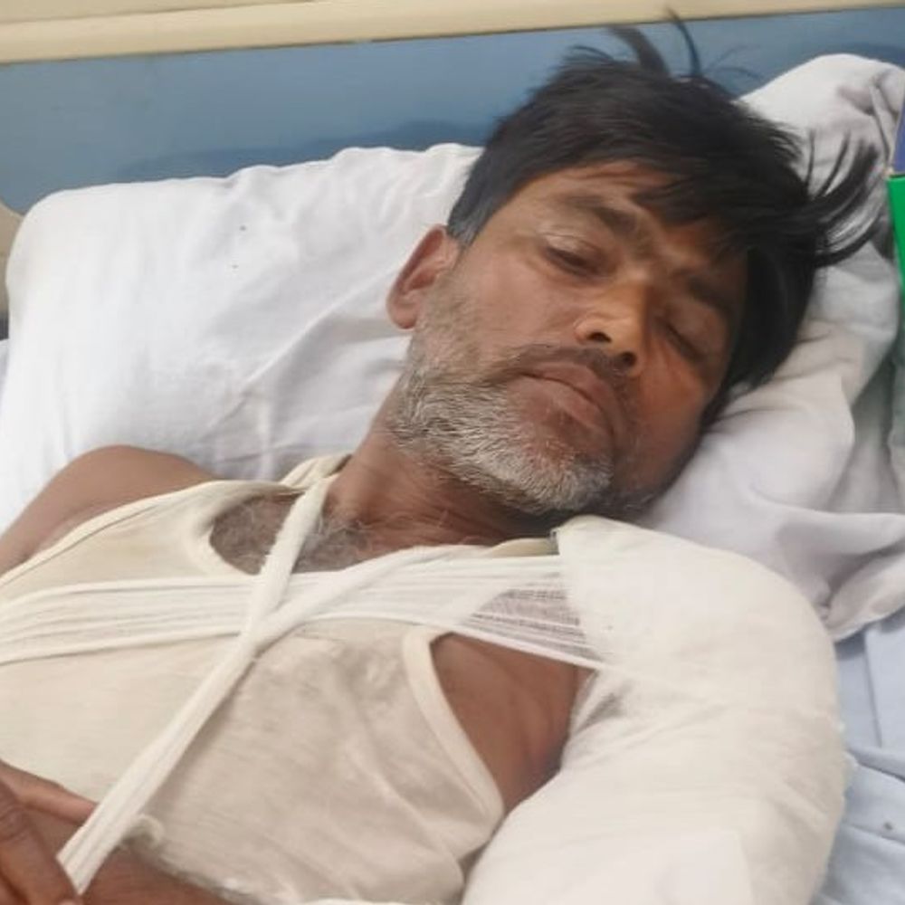 आजमगढ़ में जमीनी विवाद को लेकर जमकर मारपीट:जिले के अधिकारियों से पीड़ित ने लगाई न्याय की गुहार, घायल का अस्पताल में चल रहा है इलाज