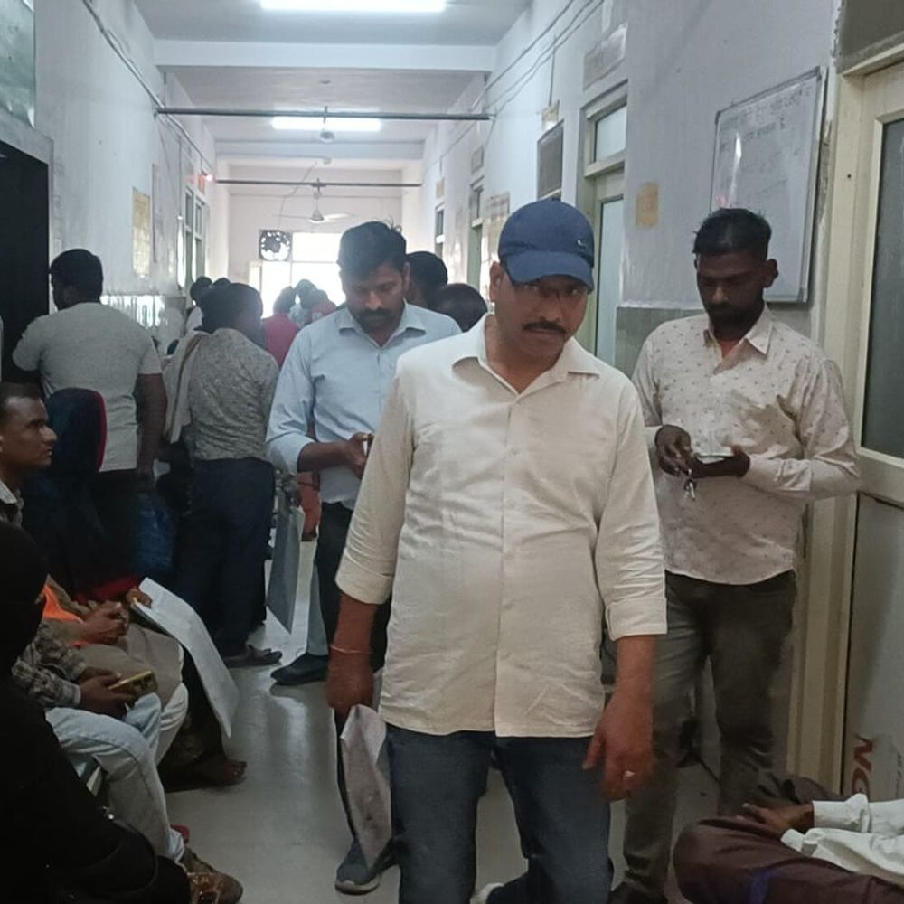 होली के बाद कासगंज अस्पताल में मरीजों की भीड़:OPD में 1500 से अधिक पर्चे बने, 1310 मरीजों की जांचें हुईं