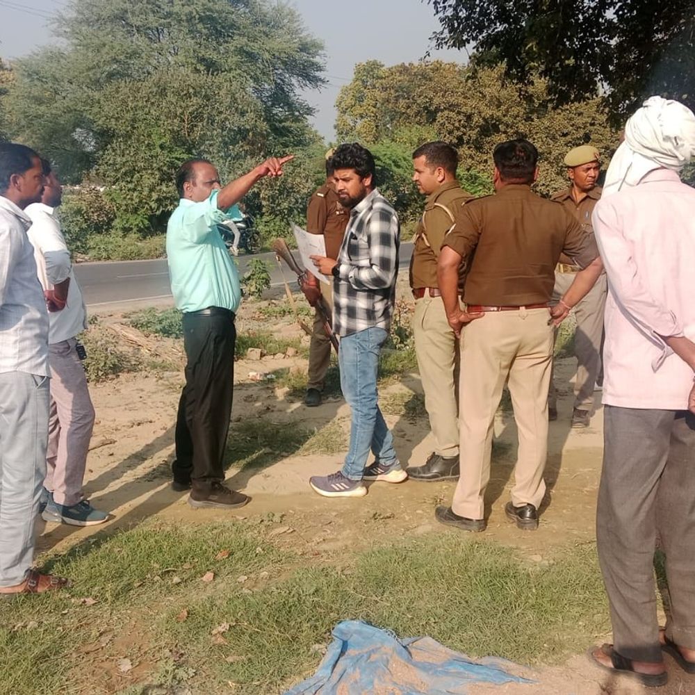 नाले पर अवैध पक्का निर्माण ध्वस्त:एसडीएम के निर्देश पर हुई कार्रवाई, भारी पुलिस बल रहा तैनात