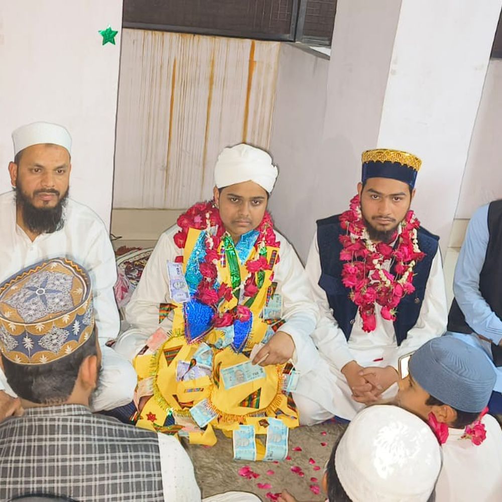 खानकाह साबरिया में कुरआन पाक मुकम्मल:इमाम सय्यद आरिज अली का इस्तकबाल, तबर्रुक बांटा गया