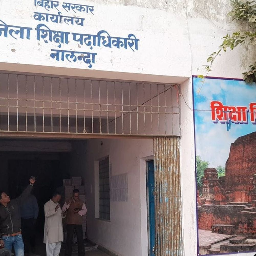 इंटर मूल्यांकन से गायब 90 शिक्षकों पर गिरी गाज:  डीईओ ने 24 घंटे में मांगा जवाब; बिहारशरीफ के छह केंद्रों पर कॉपियों की जांच – Nalanda News