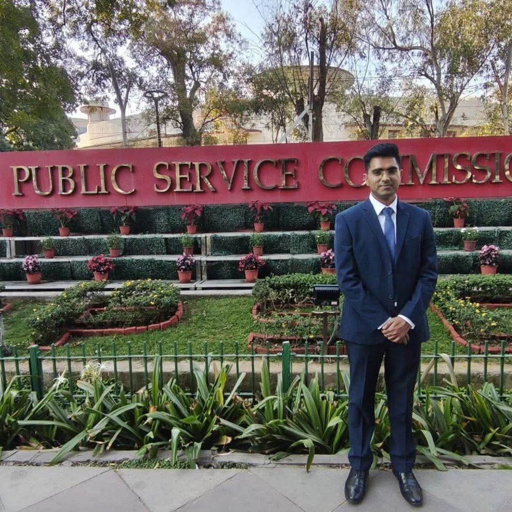 कुशीनगर के 4 युवाओं का UPSC में जलवा:पवन 138वीं, इंदु बारी 230वीं, आकाश 438वीं और विनय ने 712वीं रैंक हासिल की