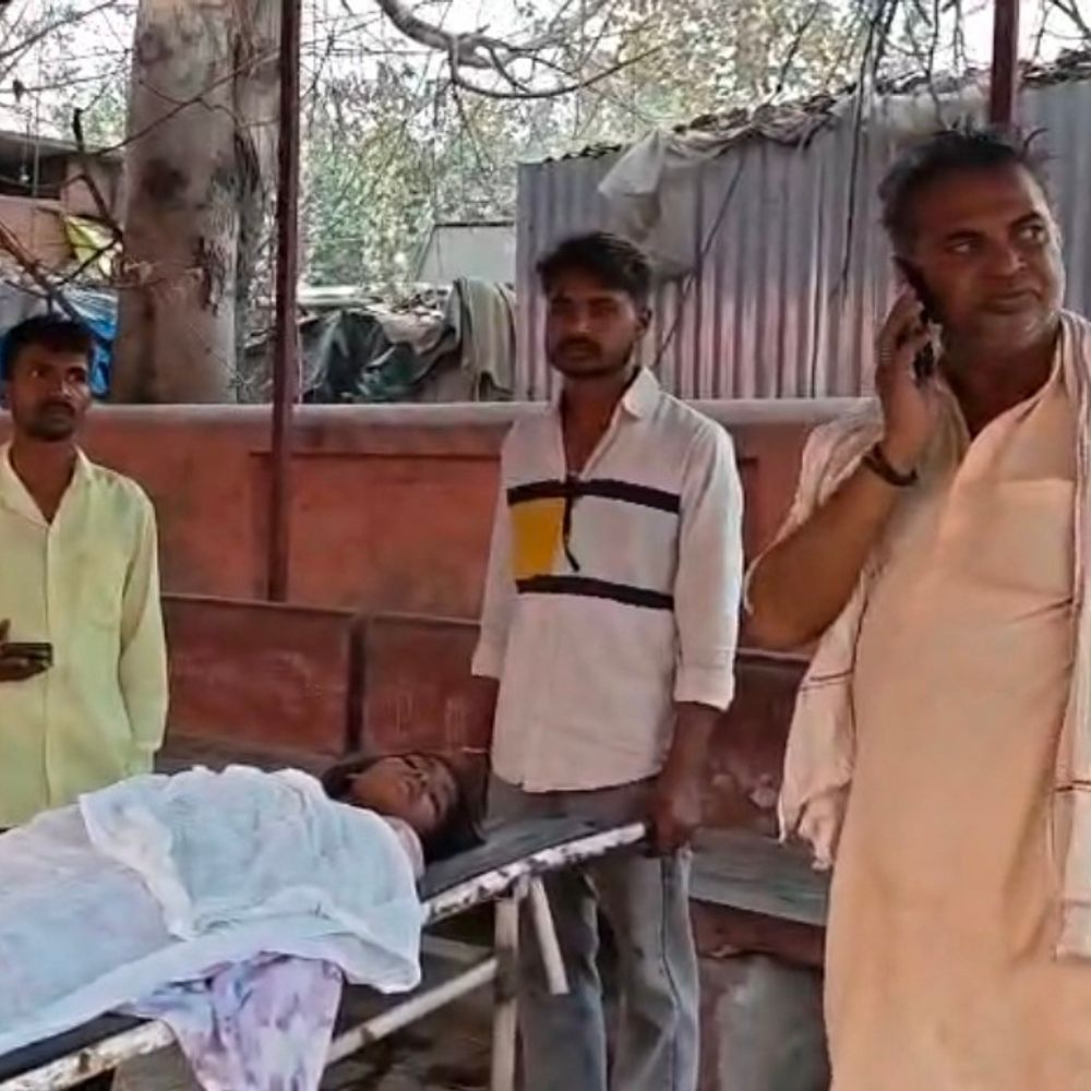 संदिग्ध परिस्थितियों में 12वीं की छात्रा ने की आत्महत्या:पिता बाहर थे, पुलिस ने मामले की जांच शुरू की